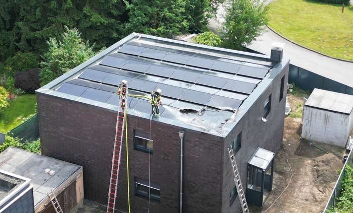 FW-BO: Brand einer Photovoltaik-Anlage in Bochum-Hiltrop
