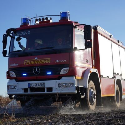 FW-SE: Zwei Hektar Feld in Flammen