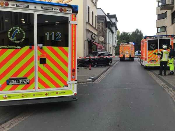 FW-BN: Alleinunfall eines PKW mit vier verletzten Personen