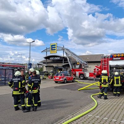 KFV-CW: Leergutautomat in Brand / Einkaufsmarkt evakuiert