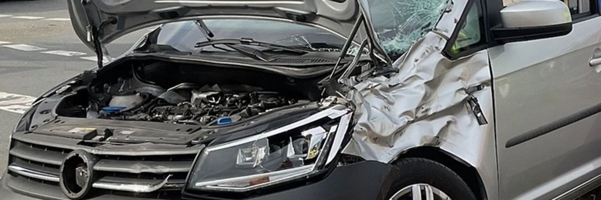 FW Alpen: Unfall mit Traktorgespann in Veen
