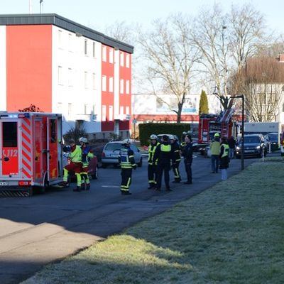 FW-DO: Wohnungsbrand in Brackel - Eine verletzte Person mit Rettungshubschrauber in Klinik geflogen