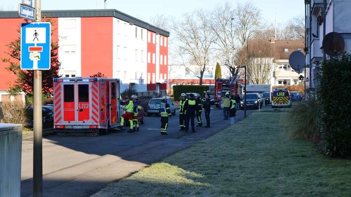 FW-DO: Wohnungsbrand in Brackel - Eine verletzte Person mit Rettungshubschrauber in Klinik geflogen