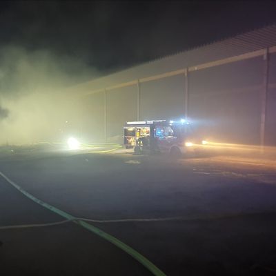 FW-RD: Heuballenbrand am späten Abend in Remmels (Kreis Rendsburg-Eckernförde)