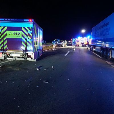 FW Ratingen: Schwerer Verkehrsunfall auf der BAB 3 mit fünf verletzten Personen