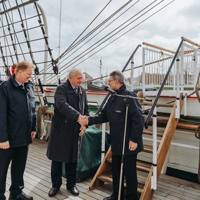 FW Bremerhaven: Ernennungen und Beförderungen auf dem Schulschiff Deutschland
