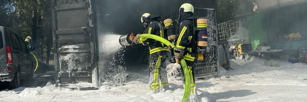 FW-BO: Brand von zwei Überseecontainern in Bochum-Wattenscheid - Starke Rauchentwicklung im Bereich der Lohrheidestraße