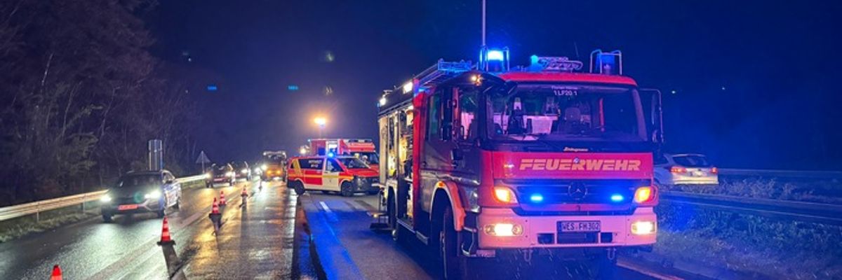 FW Hünxe: Verkehrsunfall auf der BAB 3 - beide Fahrtrichtungen betroffen
