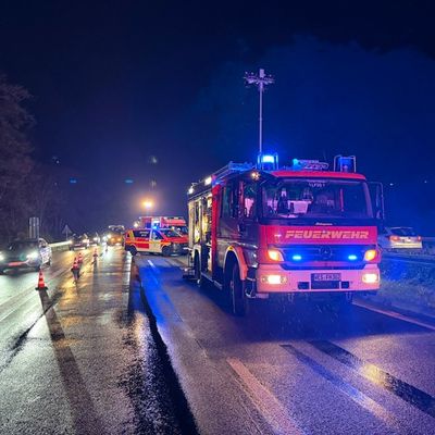 FW Hünxe: Verkehrsunfall auf der BAB 3 - beide Fahrtrichtungen betroffen