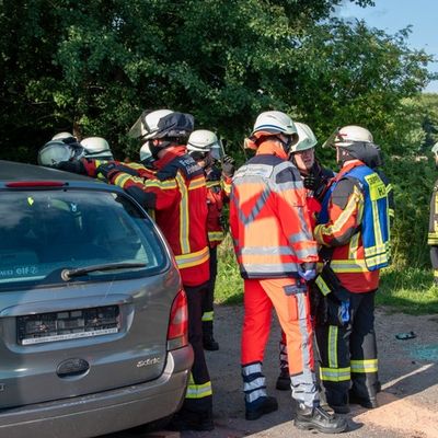 FW-RD: Realitätsnahe Großübung fordert Feuerwehr und Rettungsdienst in Tappendorf