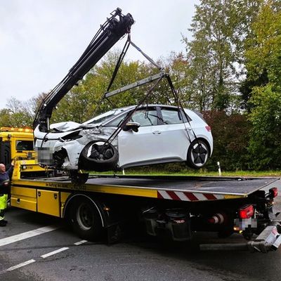 FW-EN: Verkehrsunfall zwischen Lastwagen und E-Fahrzeug