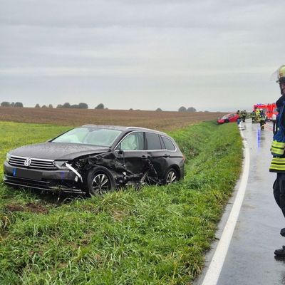 FW Ense: Verkehrsunfall auf der B516