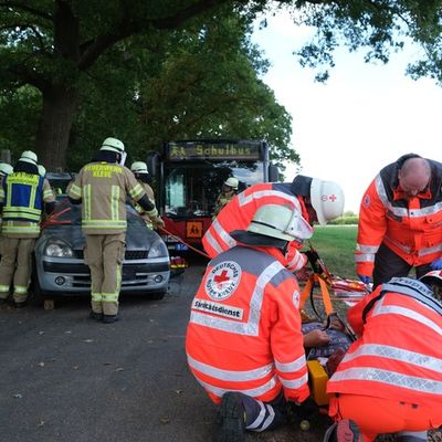 FW-KLE: Großübung in Kleve: Rettungskräfte trainieren Busunfall mit 26 Betroffenen