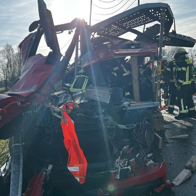 FW-WRN: Schwerer Verkehrsunfall auf der Bundesautobahn 1 in Fahrtrichtung Bremen