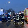 FW-AUR: Nach Kollision unter Fahrzeug eingeklemmt