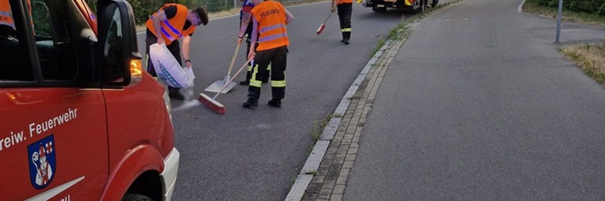 FW Reichenau: PKW verliert auf dem gesamten Gemeindegebiet Betriebsstoffe, Reichenau, 26.06.2025