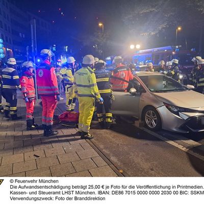 FW-M: Nächtlicher Verkehrsunfall (Altstadt)