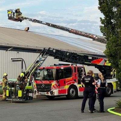 FW Paderborn: Industriebrand an der Halberstädter Straße