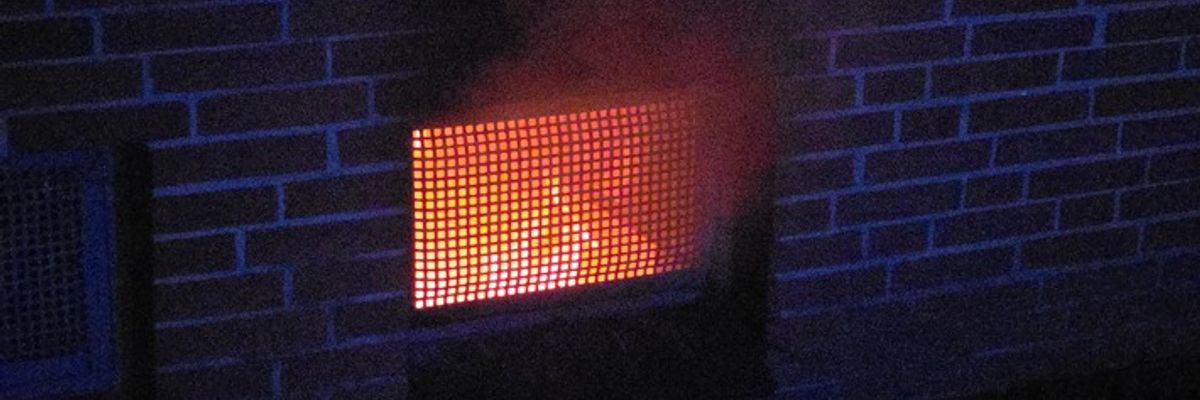 FW-RD: Kellerbrand in Rendsburg - Mehrere Menschen aus Mehrfamilienhaus gerettet