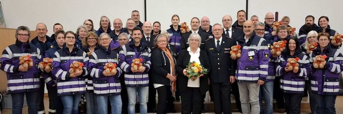 FW-KA: Kreisfeuerwehrverband Karlsruhe übergibt 260 Teddybären an die Notfallseelsorge