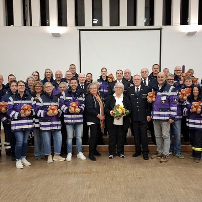 FW-KA: Kreisfeuerwehrverband Karlsruhe übergibt 260 Teddybären an die Notfallseelsorge
