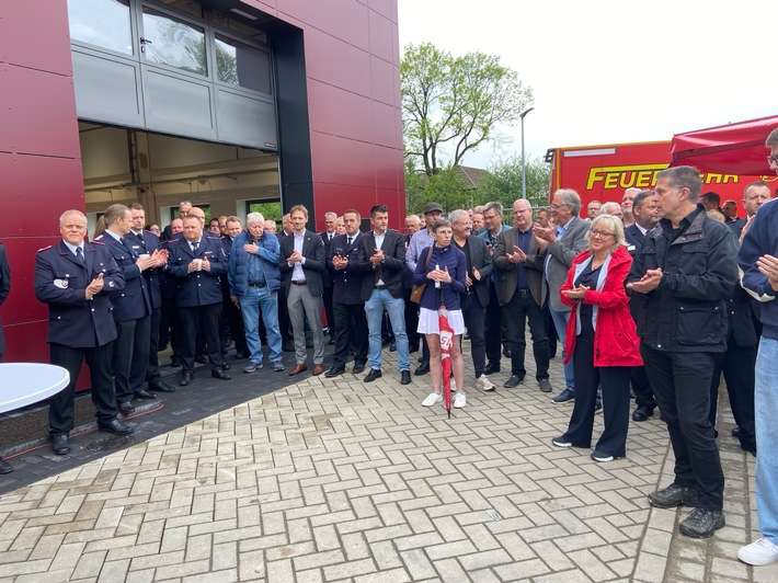 FW-PI: Schlüsselübergabe beim Erweiterungsbau der Feuerwehrtechnischen Zentrale