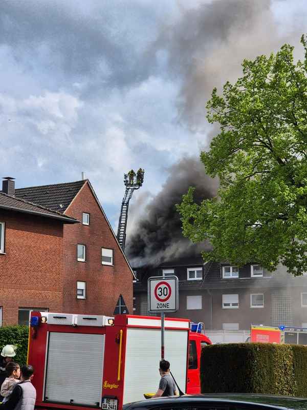 FW Datteln: Dachstuhlbrand, hoher Sachschaden