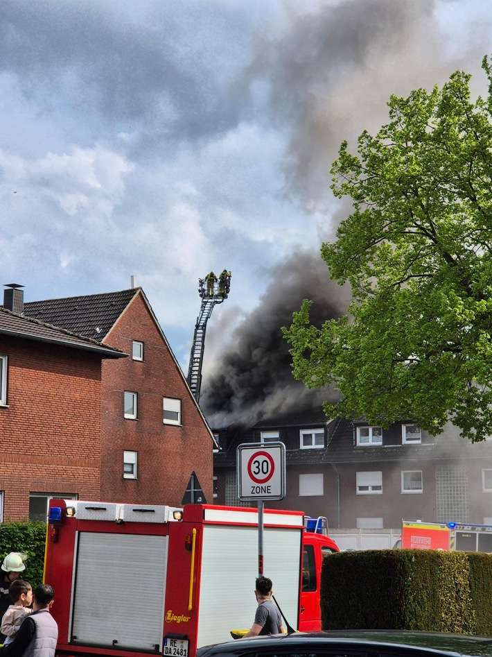 FW Datteln: Dachstuhlbrand, hoher Sachschaden