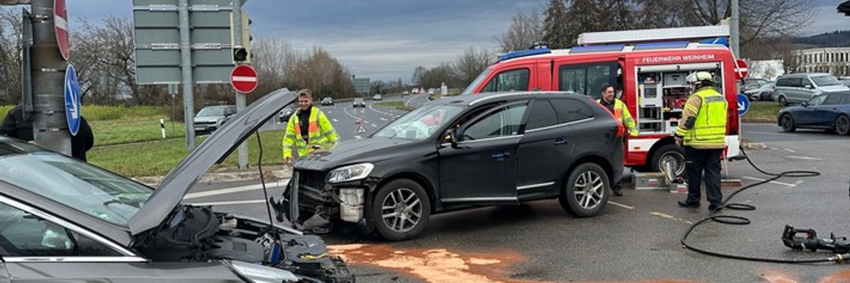 FW Weinheim: Wieder Verkehrsunfall auf der B38 Kreuzung Viernheimer Straße