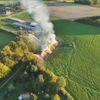 FW Voerde: Strohmiete brannte-Feuerwehr Voerde im Einsatz