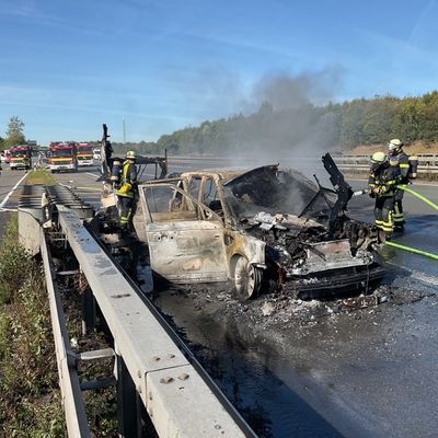 FW-DO: Wohnwagengespann brennt auf Autobahn A2