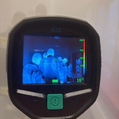 FW Beverungen: Feuerwehr Beverungen übt den Ernstfall im Freibad / Atemschutzträger trainieren unter realistischen Bedingungen