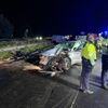 FF Bad Salzuflen: Drei Verletzte und ein Toter bei schwerem Verkehrsunfall auf der A2 / Feuerwehr Bad Salzuflen ist mit 50 Einsatzkräften bis in den Morgen vor Ort