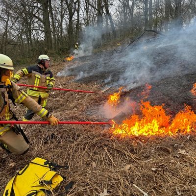 FW-EN: Am Nacken war ein erweiterter Löschzug im Einsatz.