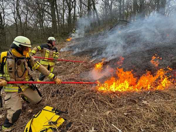 FW-EN: Am Nacken war ein erweiterter Löschzug im Einsatz.