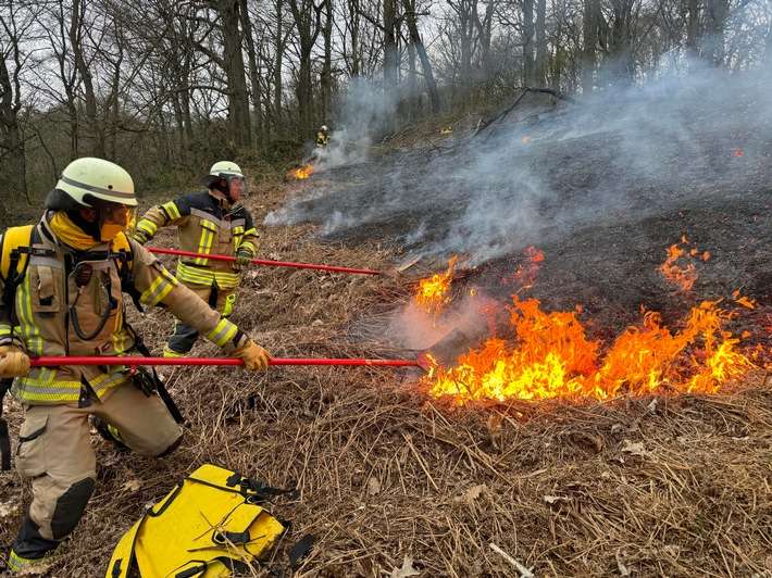 FW-EN: Am Nacken war ein erweiterter Löschzug im Einsatz.