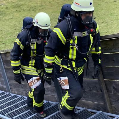FW Ense: Löschgruppe Hünningen beim Schanzenlauf in Oberstdorf