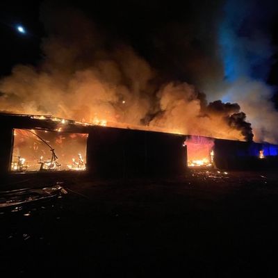FW LK Neunkirchen: Großbrand in Wellesweiler Fitnessstudio