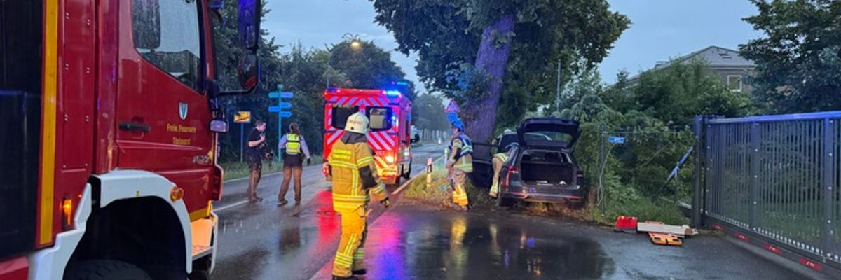 FW Tönisvorst: Fahrer verstirbt nach Verkehrsunfall am Ortausgang von Tönisvorst-Vorst
