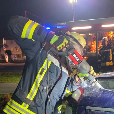 FW Celle: Feuer in Kinderklinik und Verkehrsunfall - die Celler Feuerwehr übte heute den Ernstfall im AKH und auf dem Wilhelm-Heinichen-Ring!