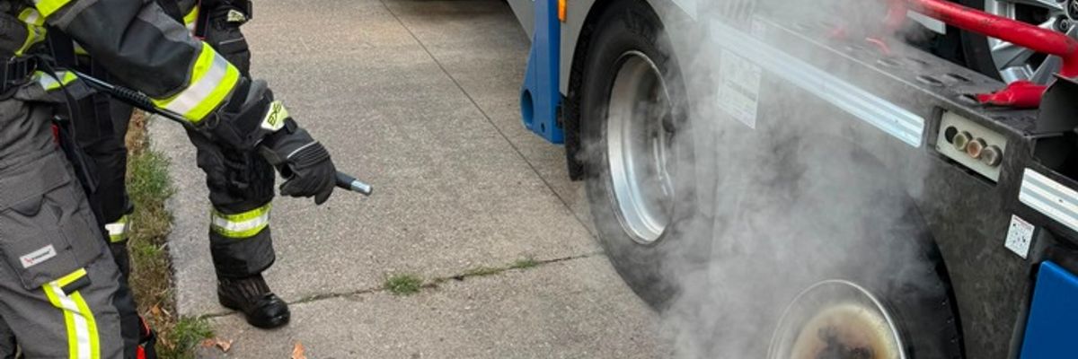FW-WRN: Heiße LKW-Bremse sorgt für Einsatz auf der Autobahn