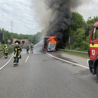 FW-DO: Brennender Reisebus auf B 236