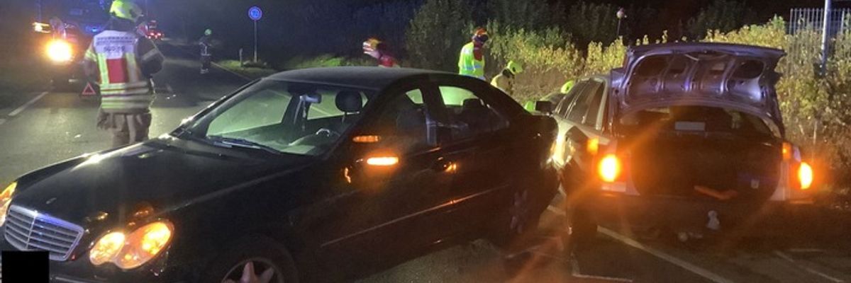 FW Paderborn: Verkehrsunfall in Paderborn-Elsen - Ein Verletzter nach Kollision von zwei PKW
