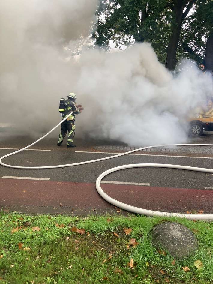 FW Bocholt: Fahrzeugbrand auf dem Hemdener Weg