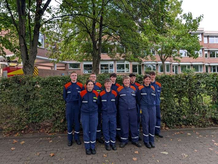FW Beverungen: Leistungsspange erfolgreich abgelegt / Jugendfeuerwehren der Stadt Beverungen stellen gemischte Gruppe bei der Abnahme in Bad Oeynhausen