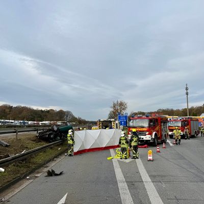 FW Hünxe: Pkw überschlägt sich auf der BAB 3