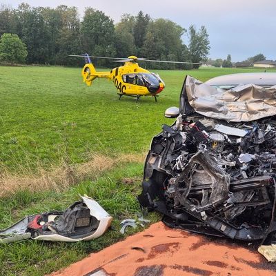 FW VG Westerburg: Frontalzusammenstoß mit LKW - Feuerwehr befreit PKW Fahrer