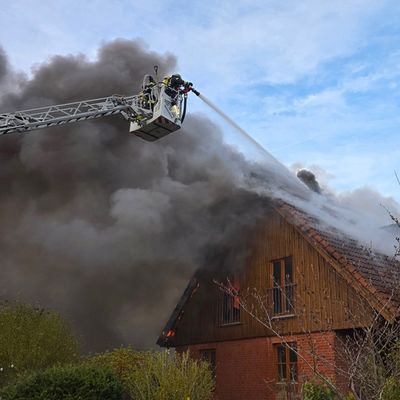 FW Celle: Gebäudebrand in Bostel - Abschlussmeldung / Gesamtbericht!