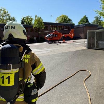 FW Mettmann: Chirurgischer Notfall und schwerer Verkehrsunfall machen zweimaligen Einsatz eines Rettungshubschrauber notwendig