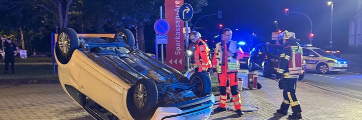 FW-AUR: PKW infolge einer Kollision überschlagen